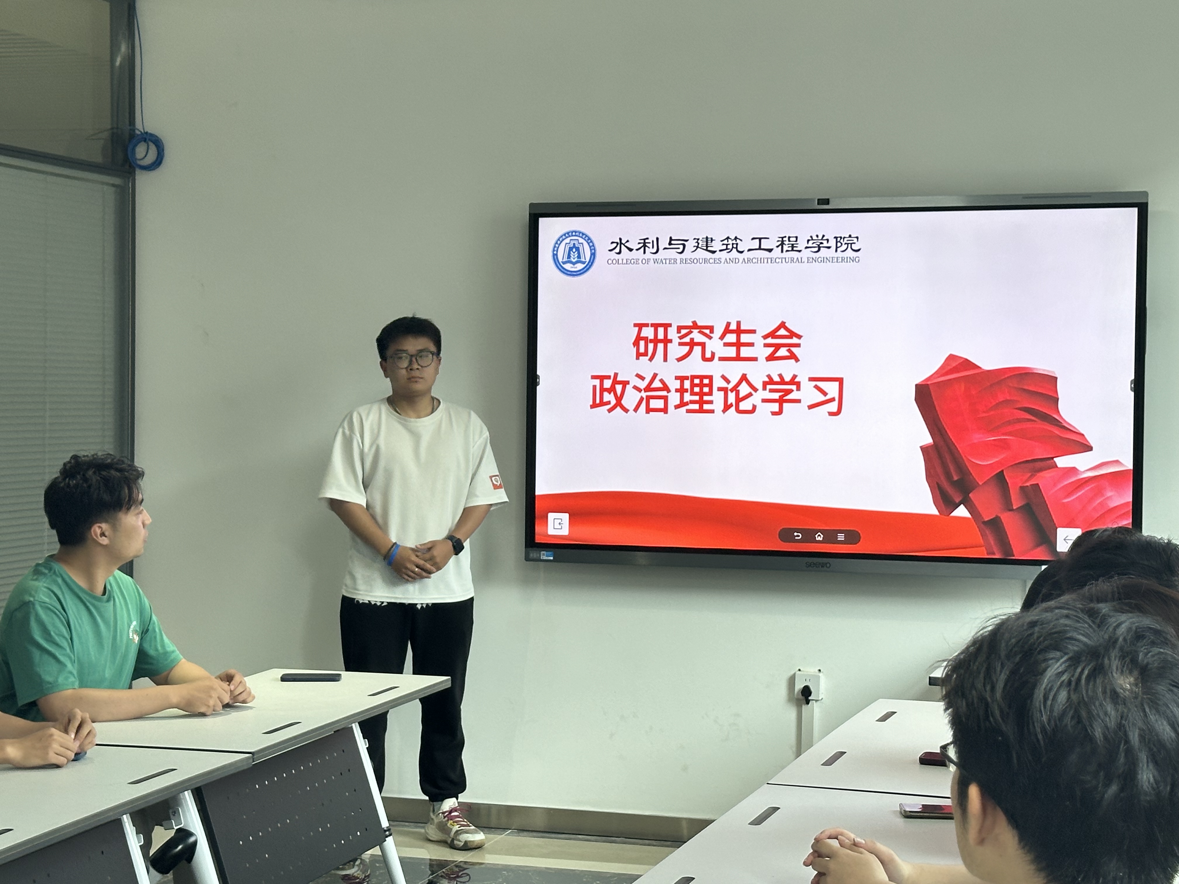 松鼠症仓库
研会-2024年6月理论学习照片 (1).jpg