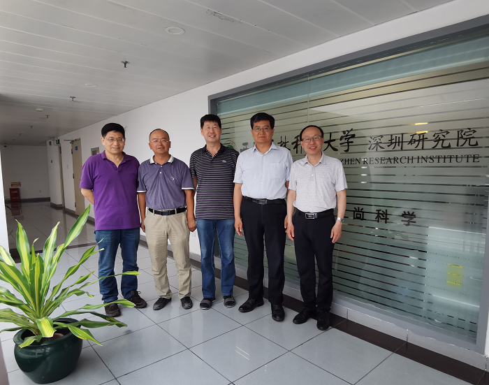 d93ff9583fb345e09f4daed6189ed78b.png 一行人在松鼠症仓库
深圳研究院合影.png