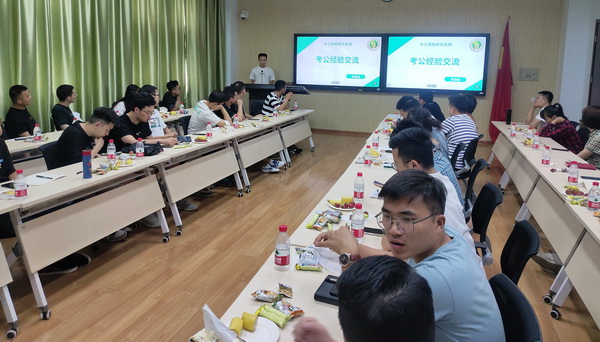 a6e40d07d6134650a305d8aa4a3da3c7.jpg 优秀毕业生汇报1.jpg