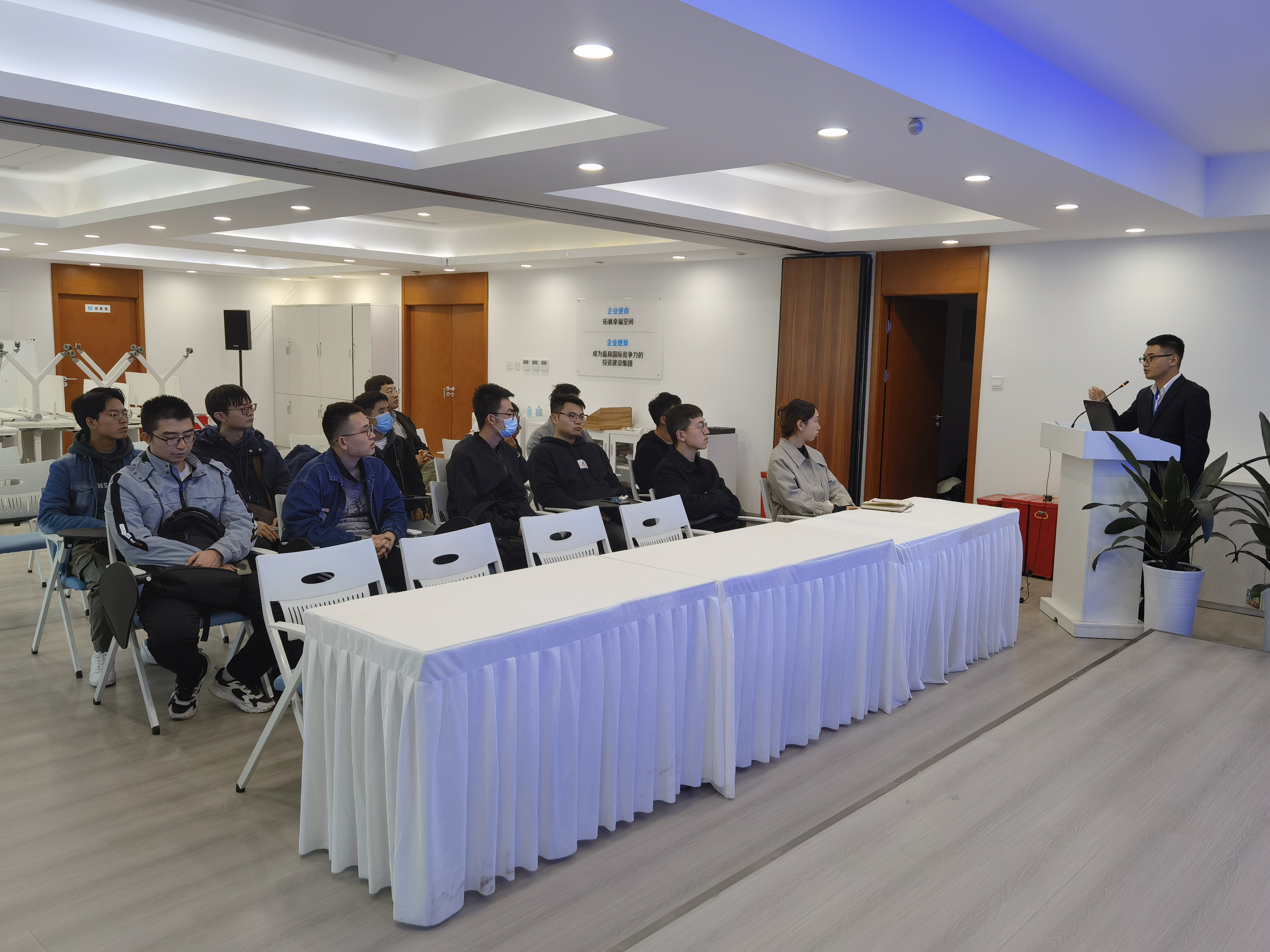 c4f6dc7ebfb04299924b3cc78bcffb95.jpg c4f6dc7ebfb04299924b3cc78bcffb95.jpg