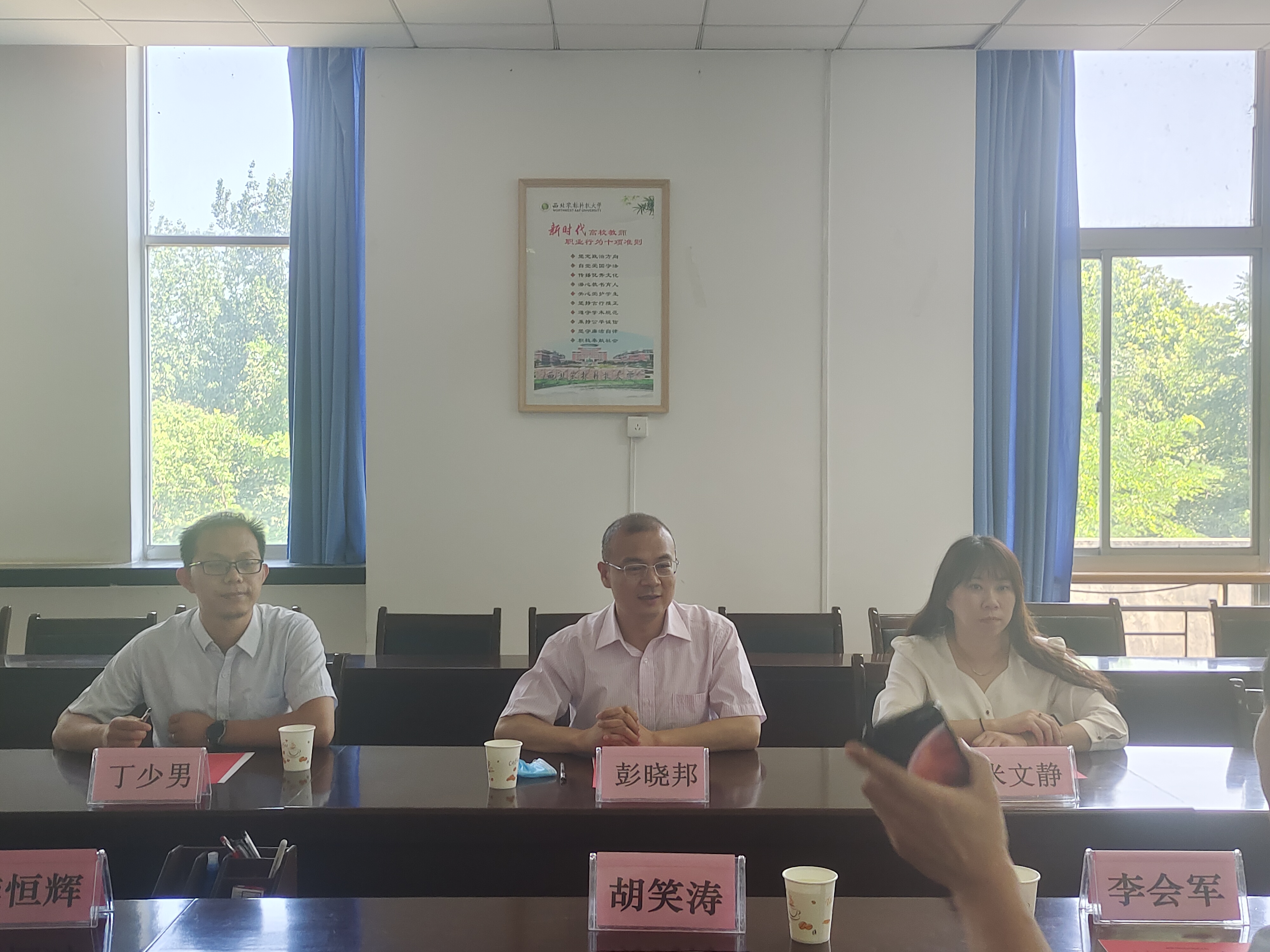 ceaf454d8e8543df8bc637f98cacccc2.jpg ceaf454d8e8543df8bc637f98cacccc2.jpg