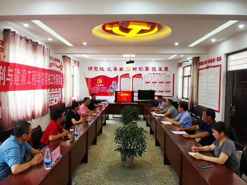 4254d74eda0e47529fa55f944acbb662.jpg 座谈会现场_副本.jpg